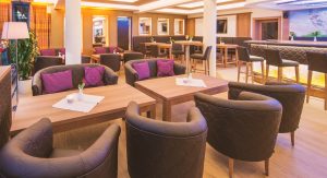 Saal mit Polstersessel